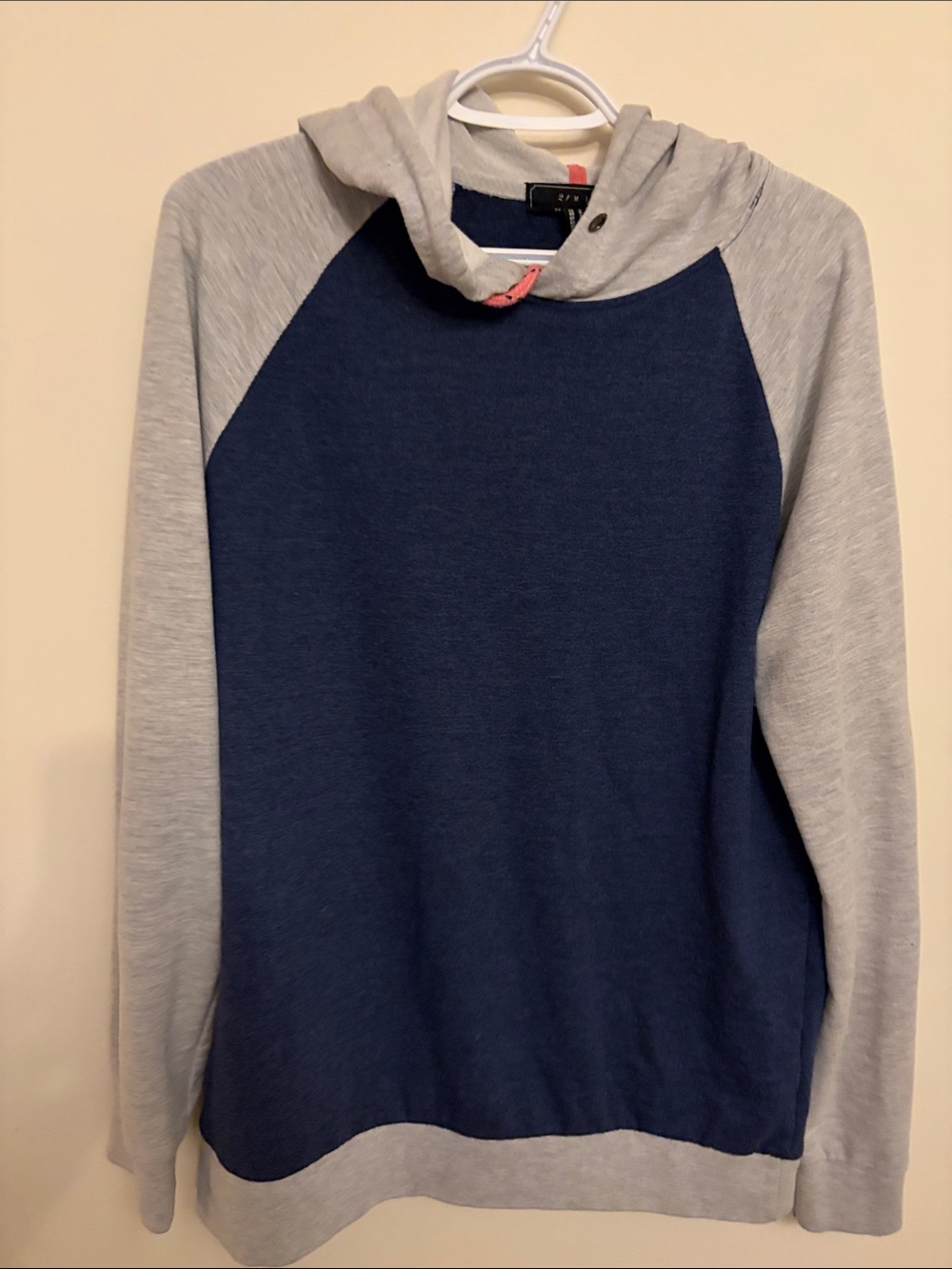 21men Navy & Gray Raglan Hoodie - Barely Worn